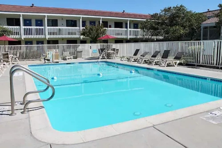 Hotel with Pool