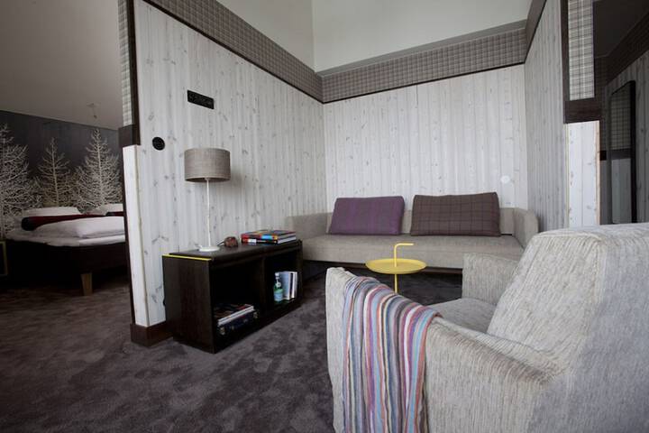 Room 7 of 42