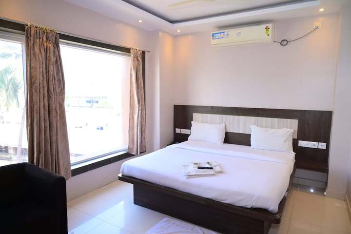 Room 17 of 28