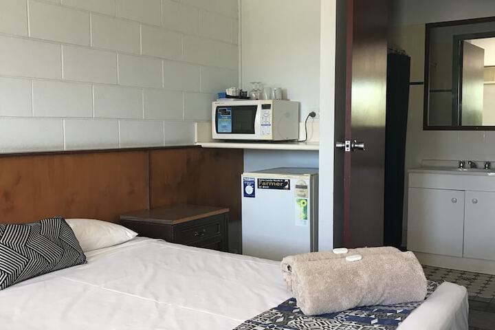 Room 10 of 85