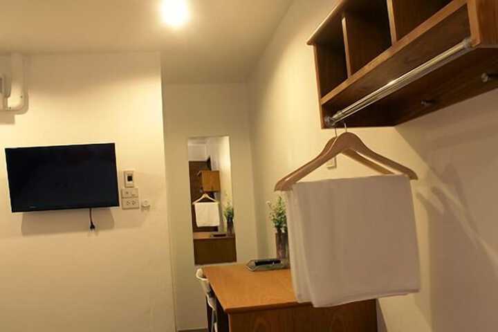 Room 9 of 20