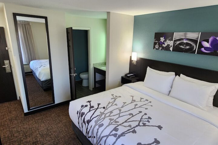 1 King Bed (5 of 12)