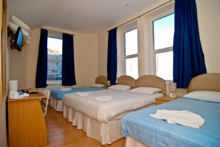 Room 4 of 39
