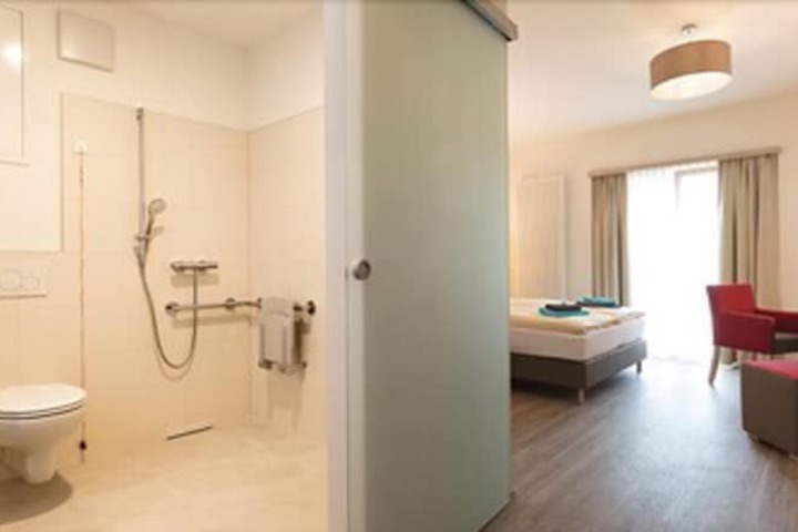 Room 16 of 28