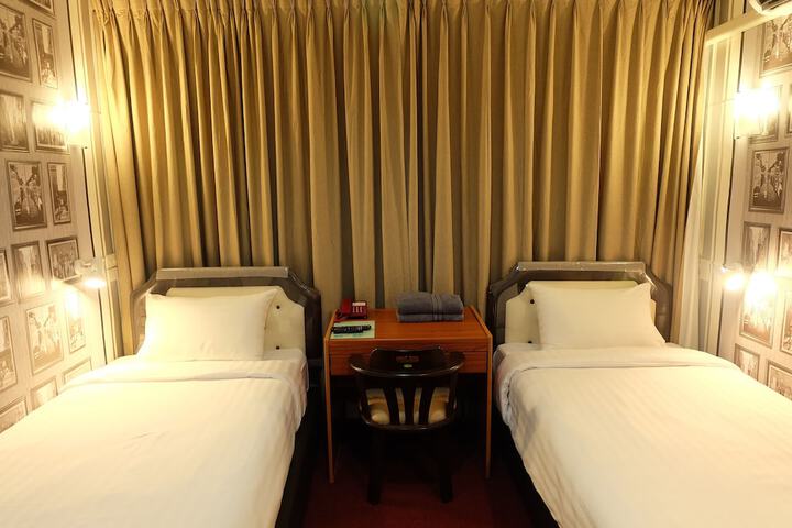 Room 9 of 108