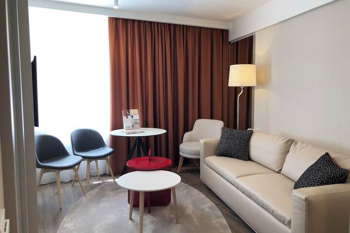 Room 12 of 42