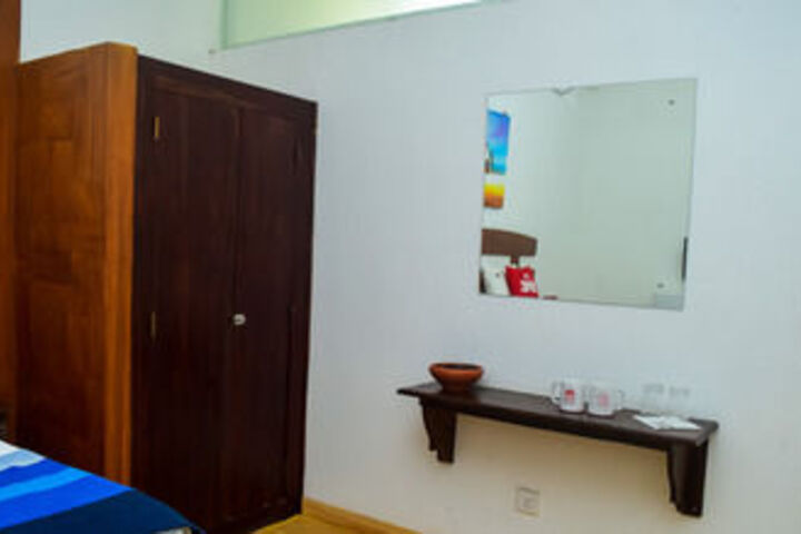 Room 13 of 34