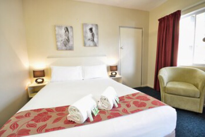 Room 19 of 102
