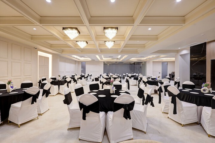 Ballroom/Hall 70 of 98