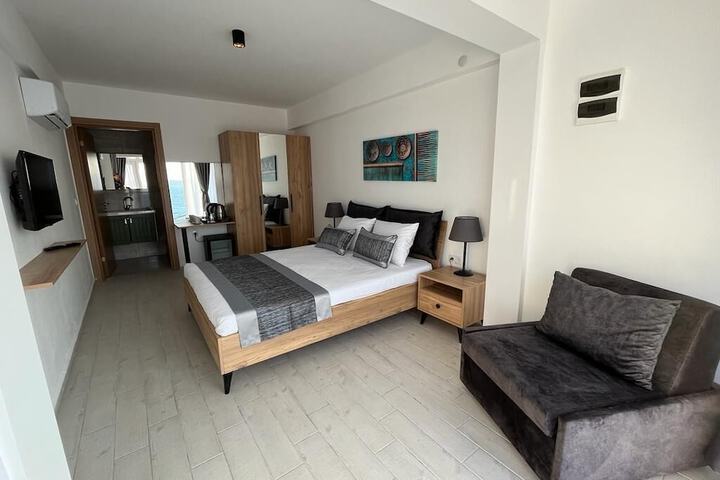 Room 6 of 44