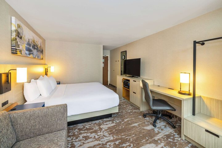 Room 52 of 90
