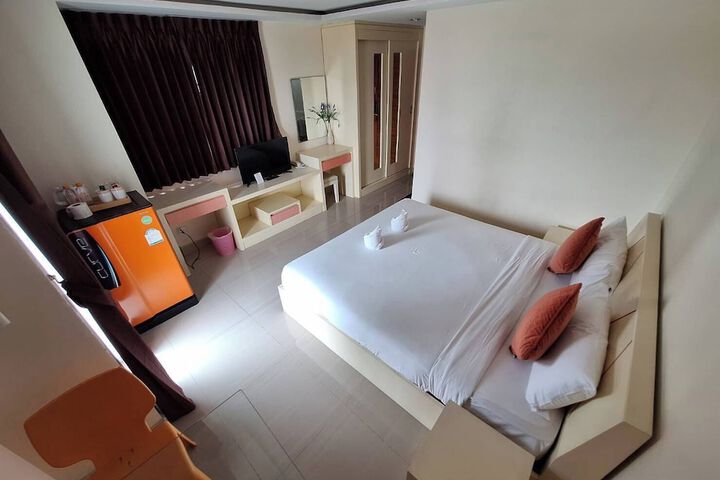 Room 14 of 76