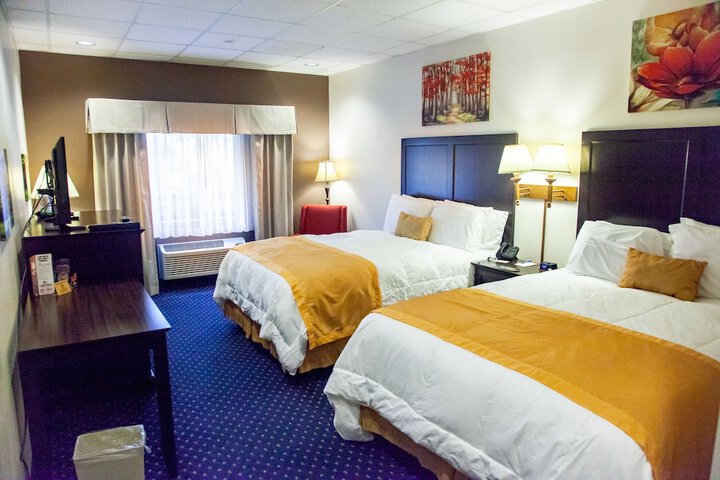 2 Queen Beds (1 of 7)