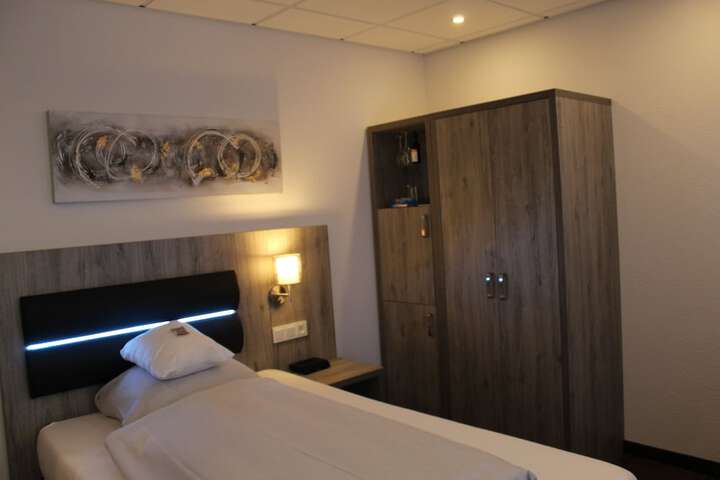Room 22 of 48