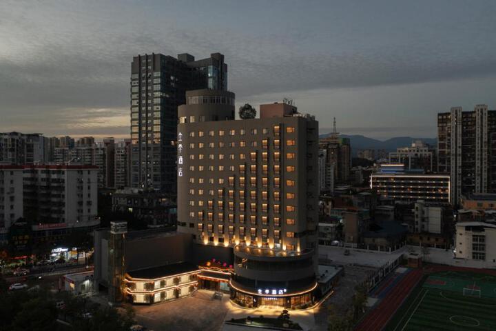 Ji Hotel Longyan Wanbao Plaza