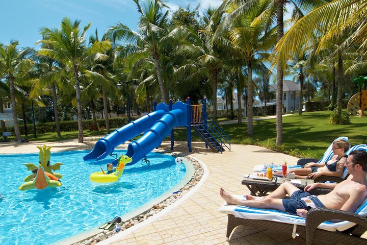 Hotel with Pool