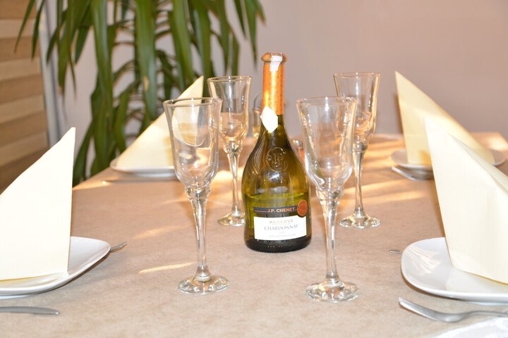 Dining 21 of 23