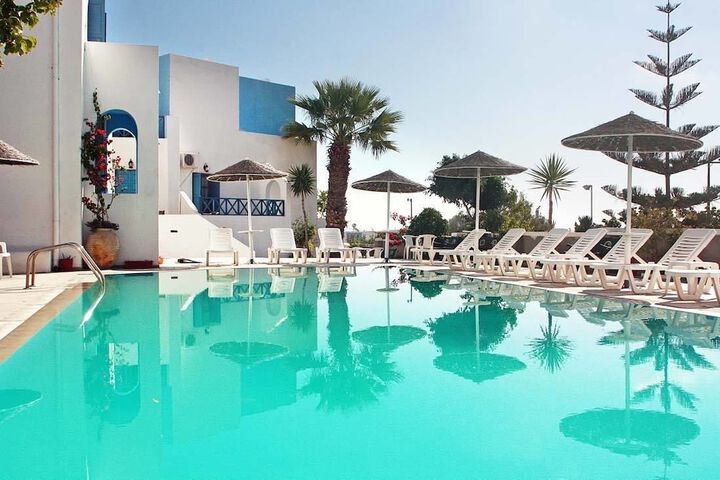 Hotel Pool