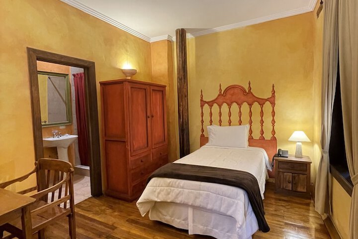 Room 9 of 36