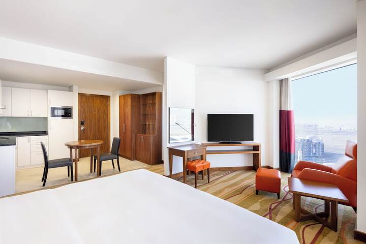 Room 15 of 106