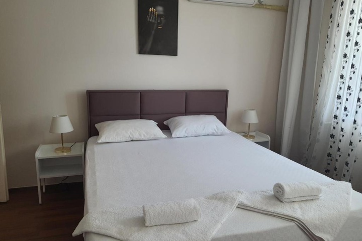 Room 4 of 14
