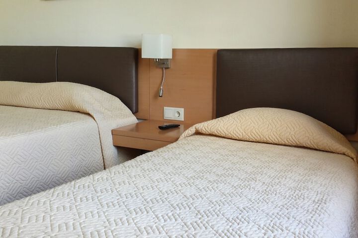 Room 2 of 37