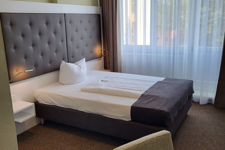 Room 42 of 114