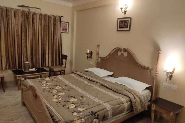 Room 3 of 15