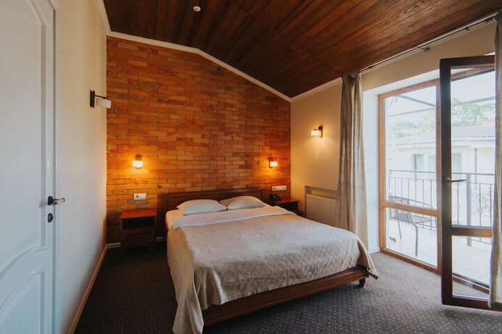 Room 8 of 39