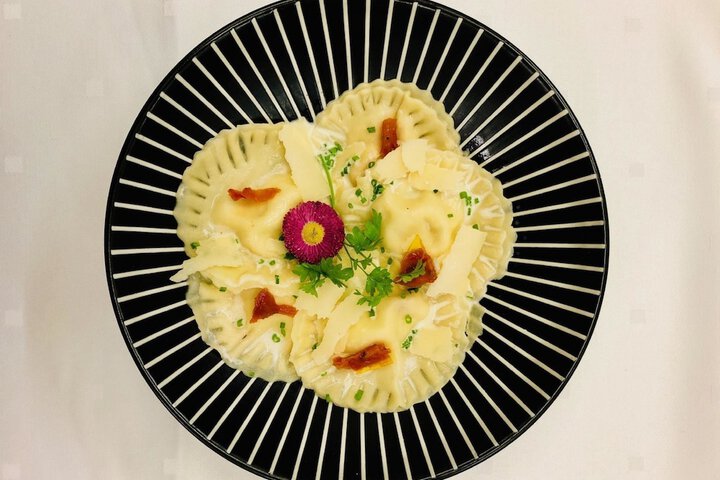 Dining 36 of 51