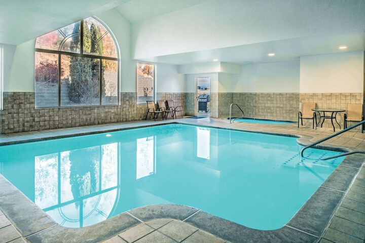 Pool Hotel