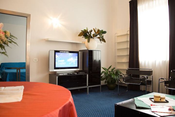 Room 27 of 44