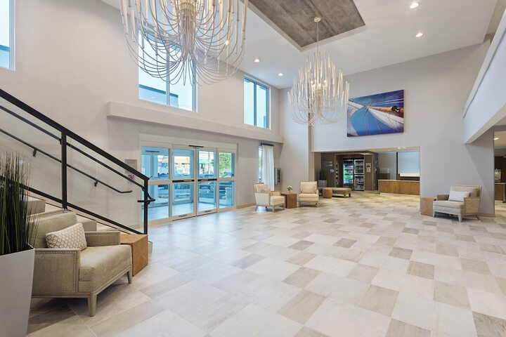 Lobby lounge