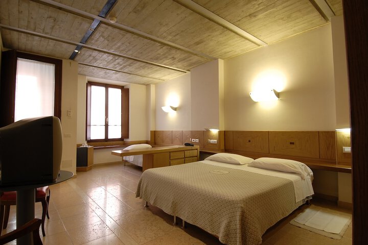 Room 12 of 65