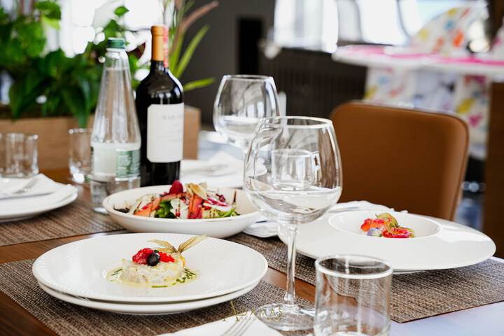 Dining 110 of 148