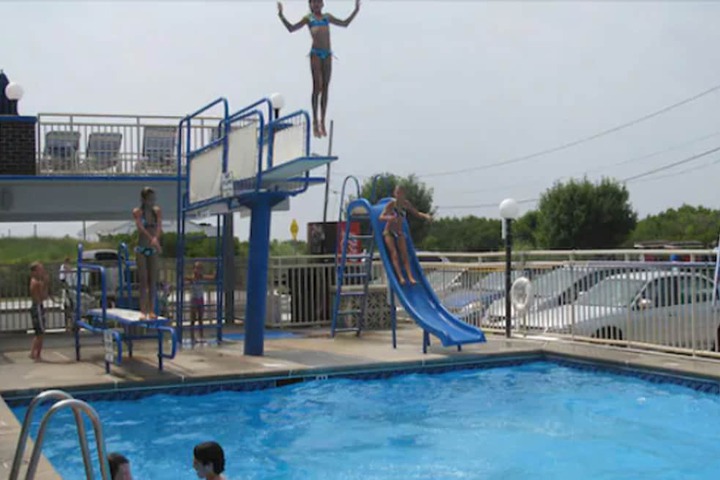 Pool 195 of 216