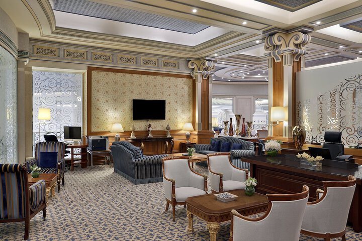 Lounge 100 of 115