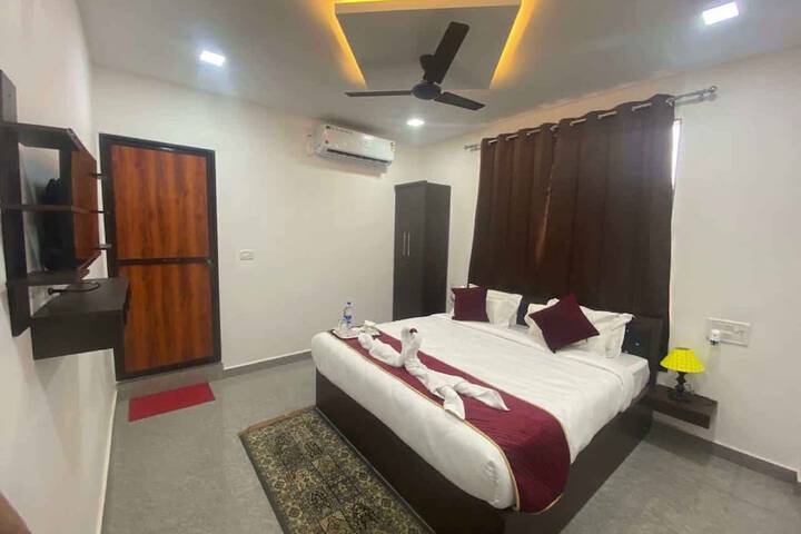 Room 2 of 5