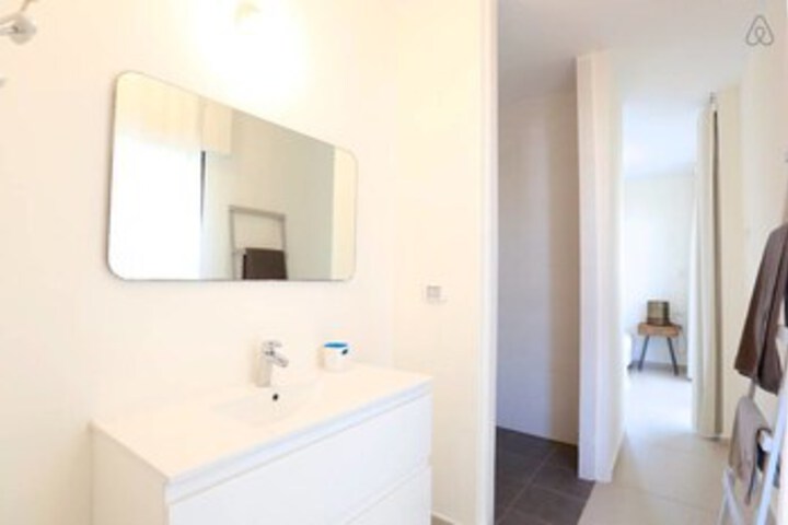 Room 3 of 21