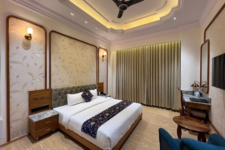 Room 8 of 20