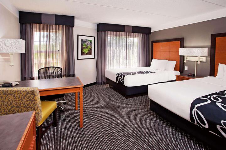 2 Double Beds (4 of 4)