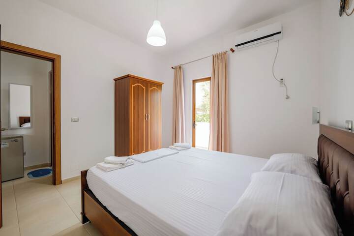 Room 7 of 25