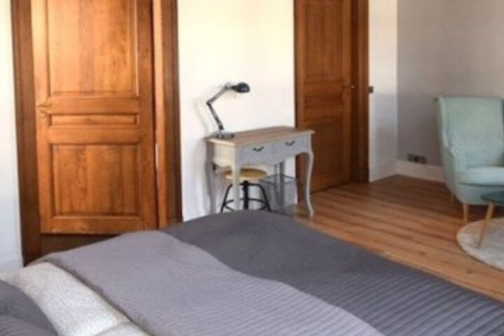 Room 4 of 28
