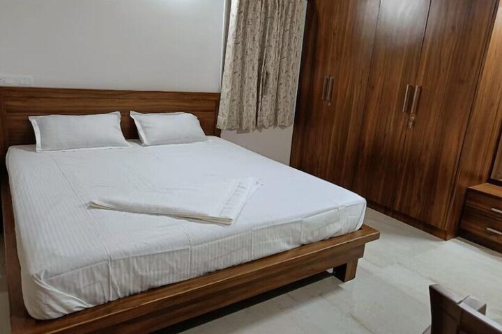Room 5 of 18