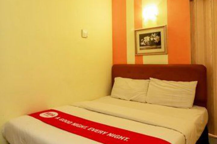 Room 10 of 12