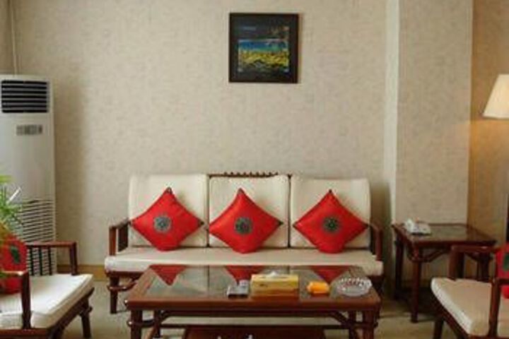 Room 3 of 8