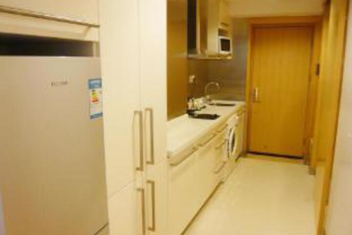 Yijia International Apartment Hotel