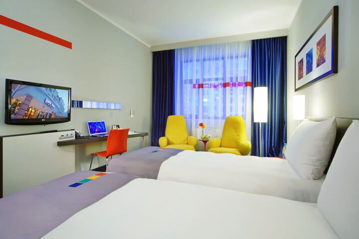 Room 8 of 140
