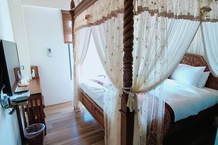 Room 14 of 42