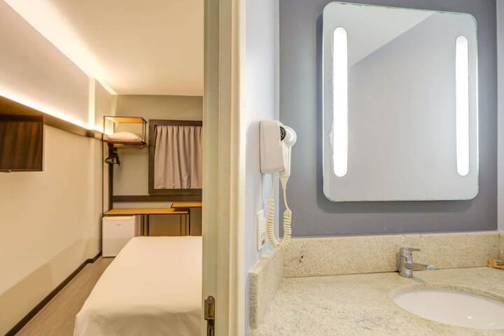 Room 33 of 129